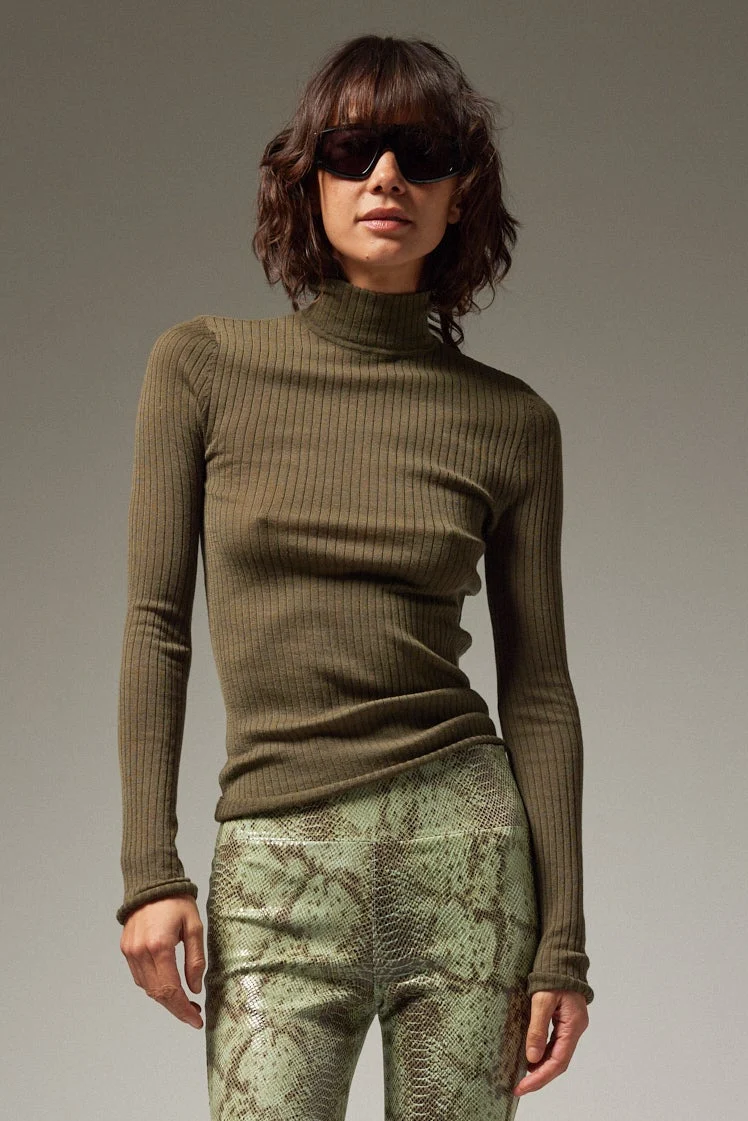 Cashmere Mock Neck in Olive – Madeleine George