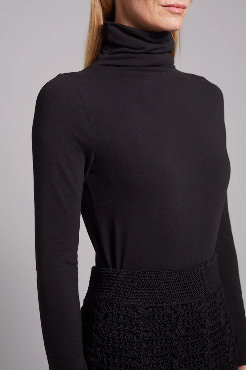 Ana T-Neck in Black