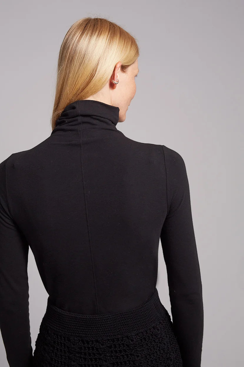 Ana T-Neck in Black