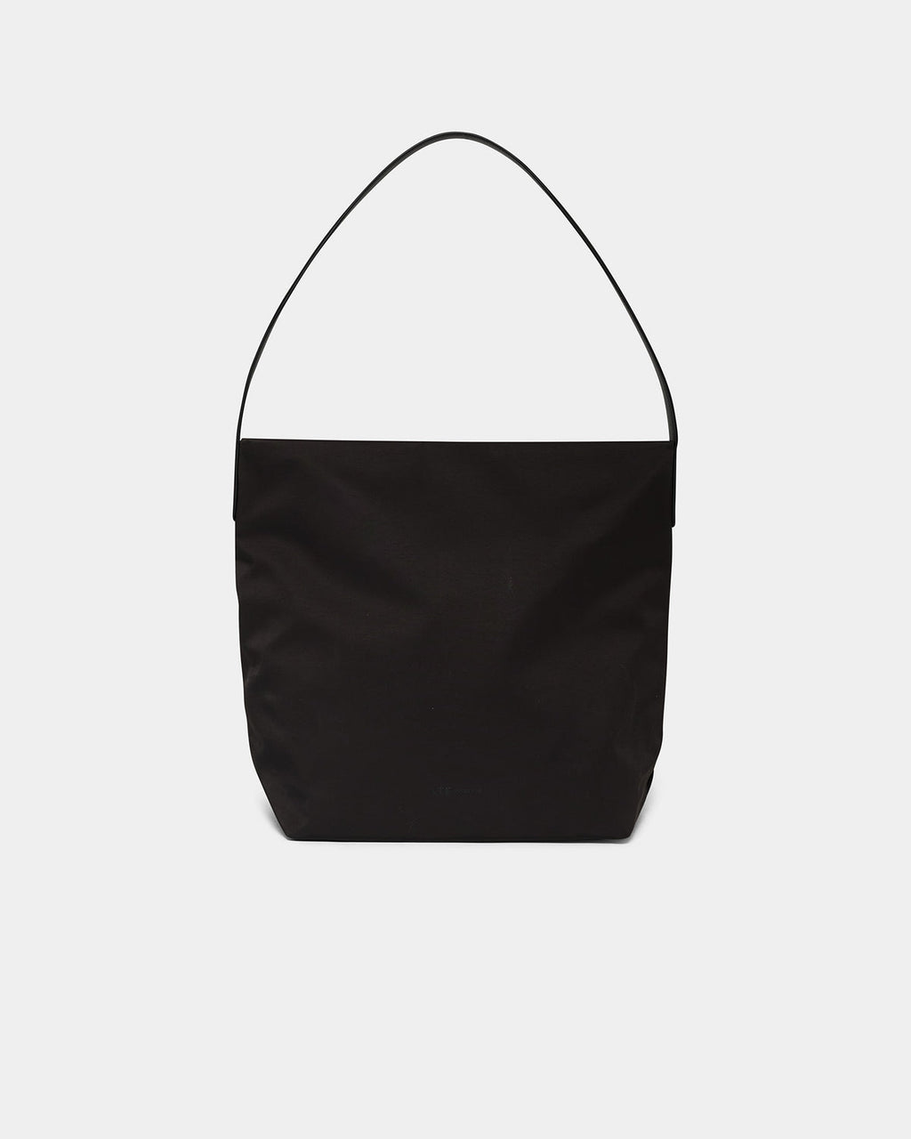 Essence vertical tote in black