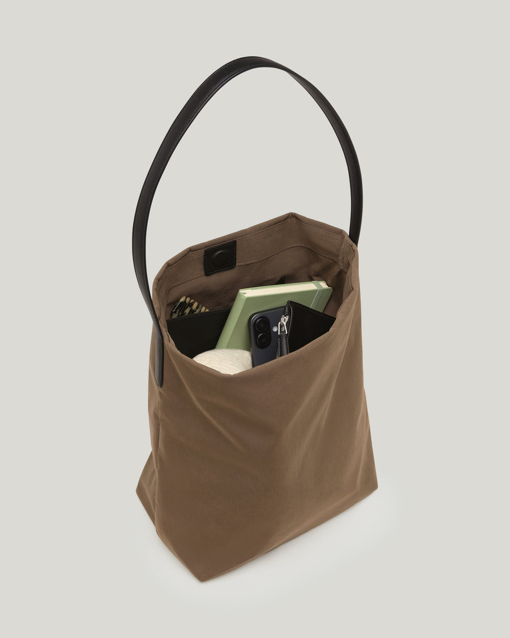 Essence Vertical tote in mink