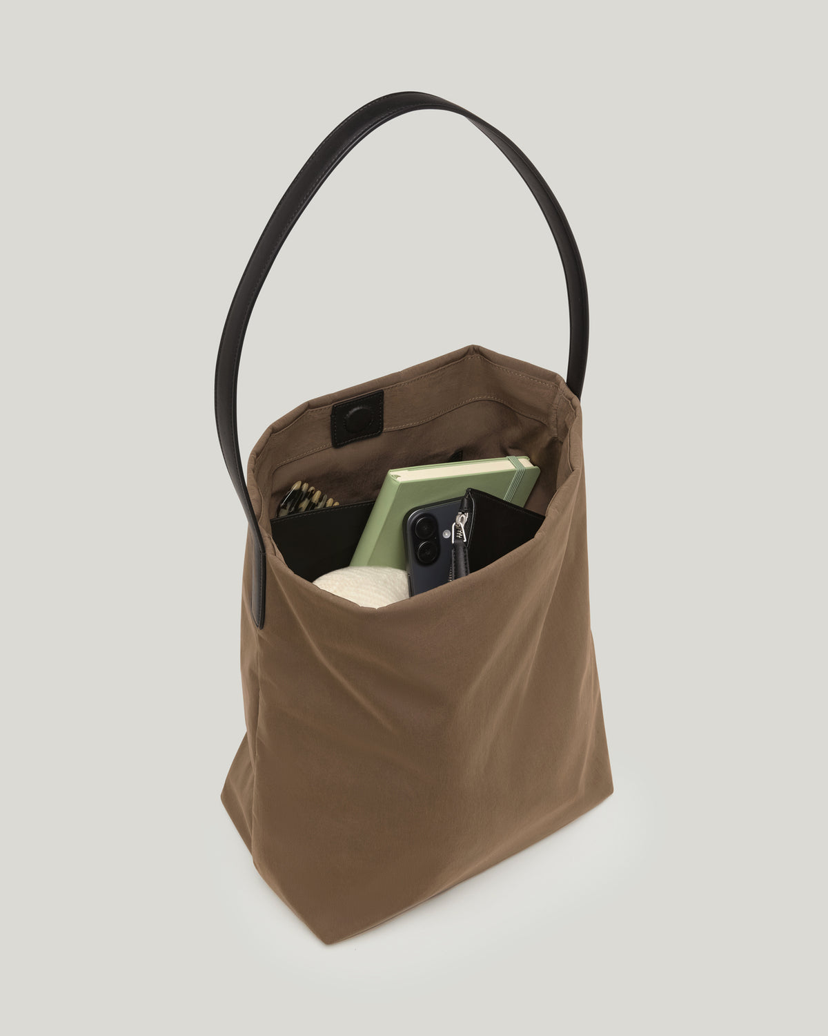 Essence Vertical tote in mink