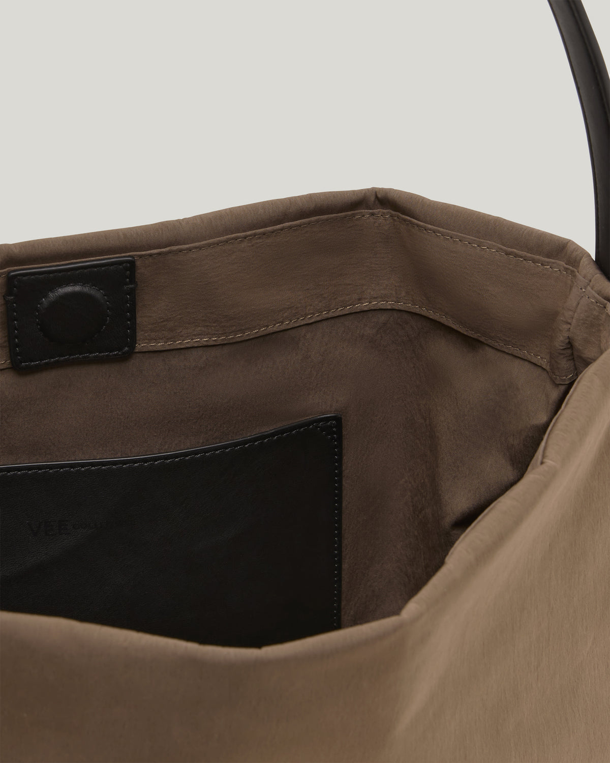 Essence Vertical tote in mink