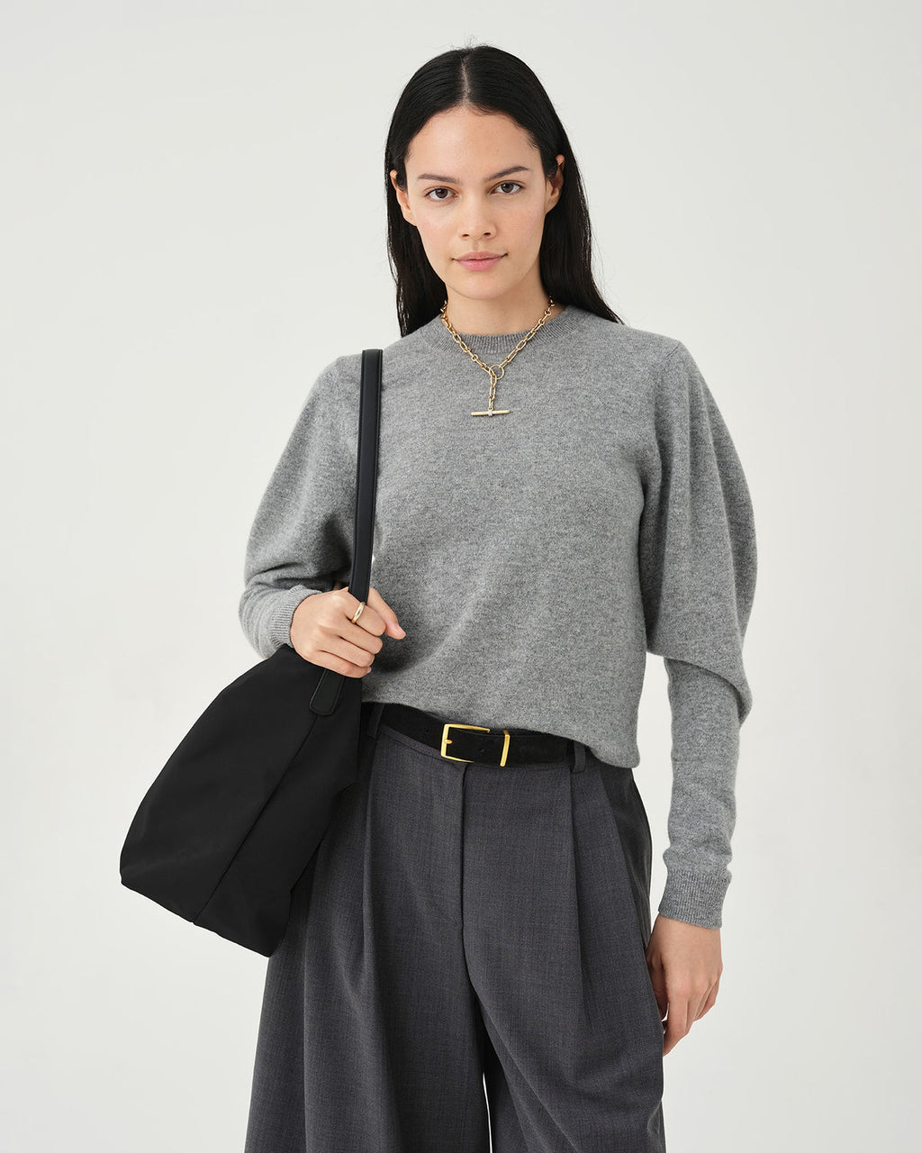 Essence vertical tote in black