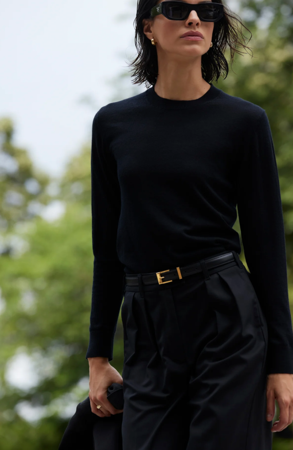 Refined crew in black