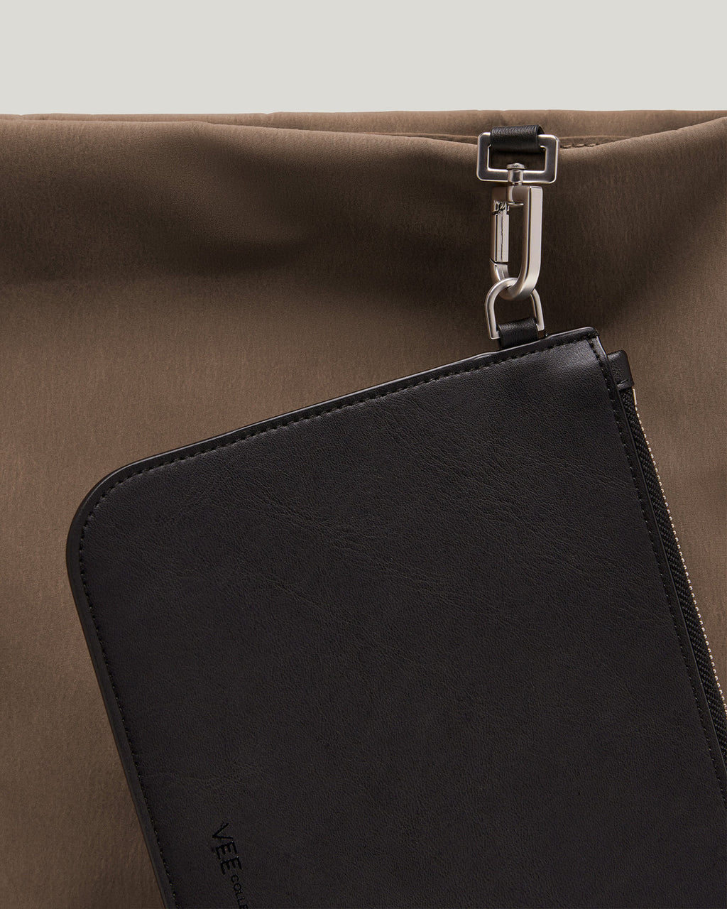 Essence Vertical tote in mink