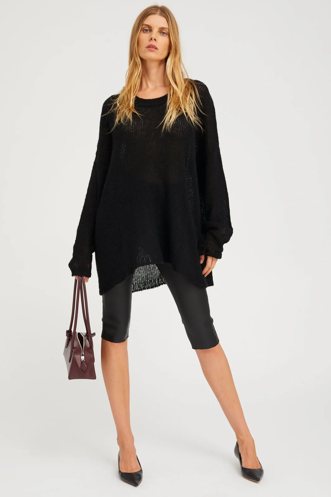 Capri in black leather