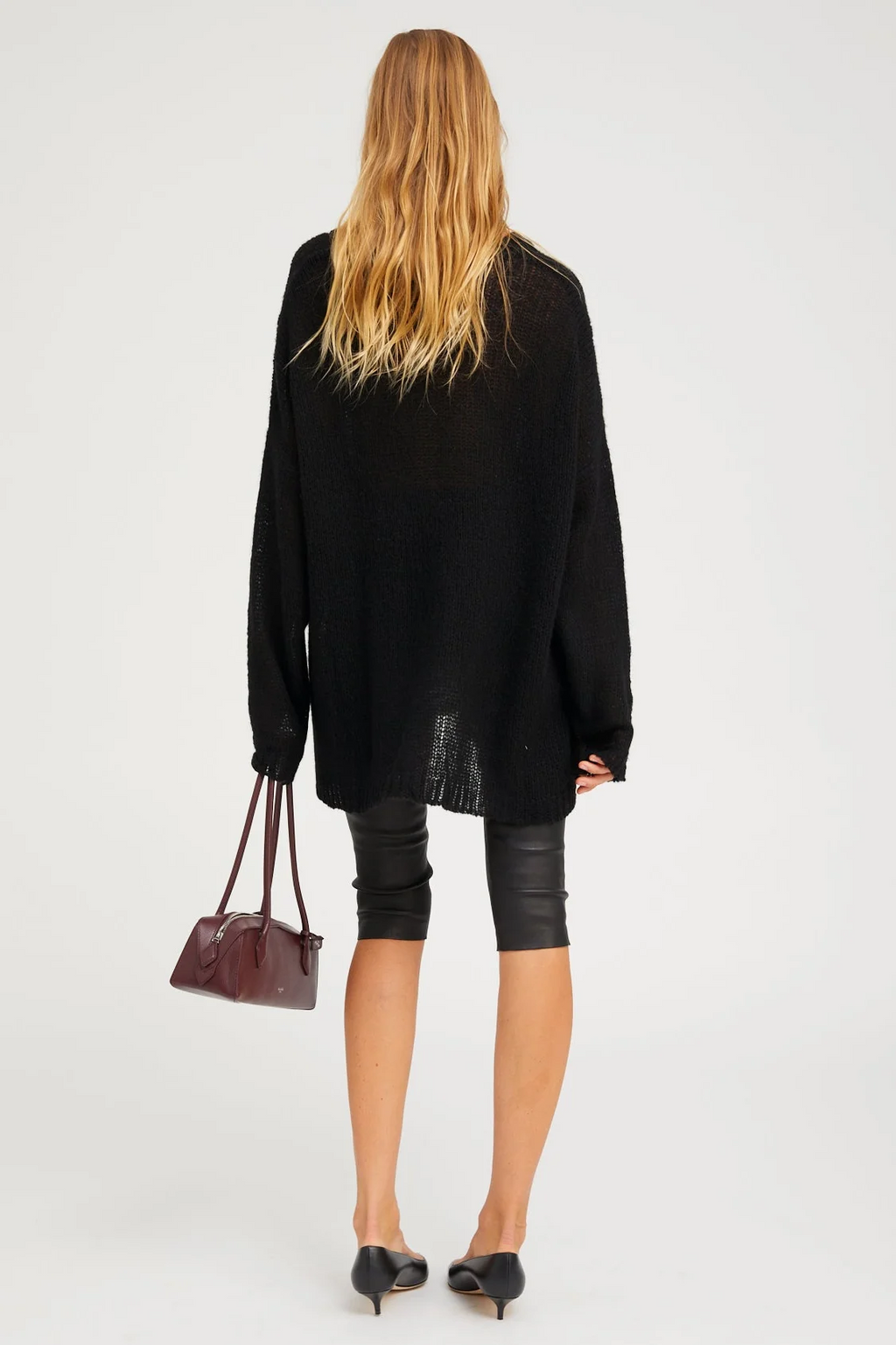 Capri in black leather