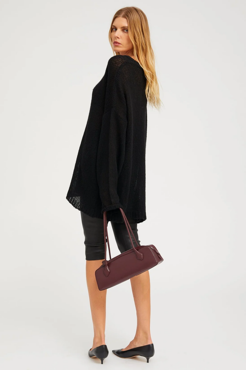 Capri in black leather