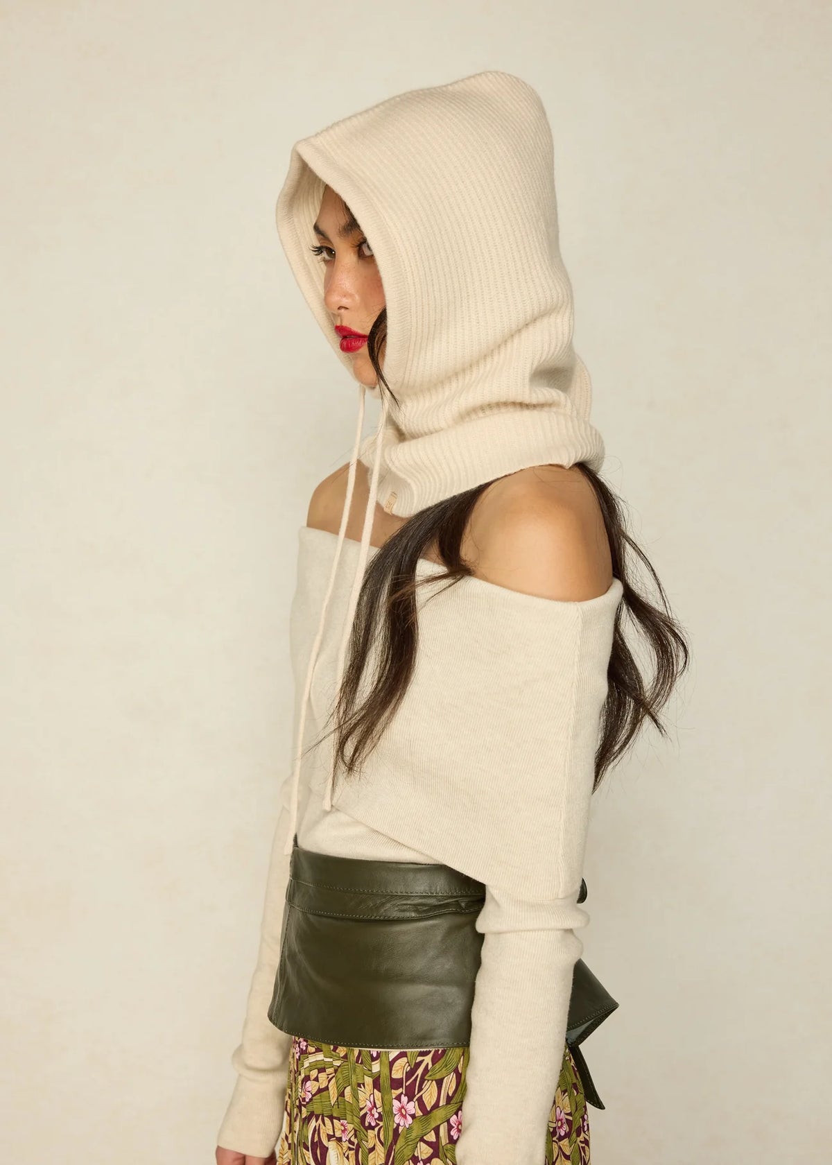 Ice Skate Hood in Tumbled Stone
