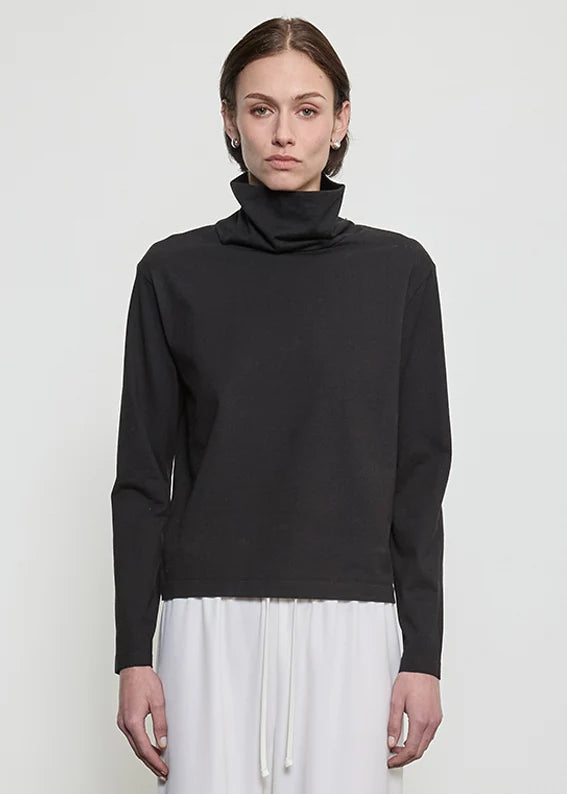 ARCHITECTURAL HIGHNECK in Black