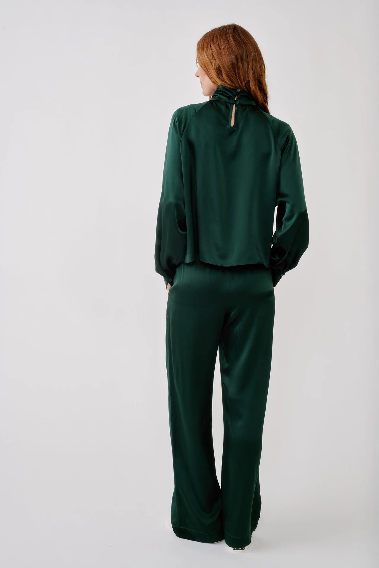 NADINE SLOUCHY SILK TURTLENECK TOP | HUNTER GREEN