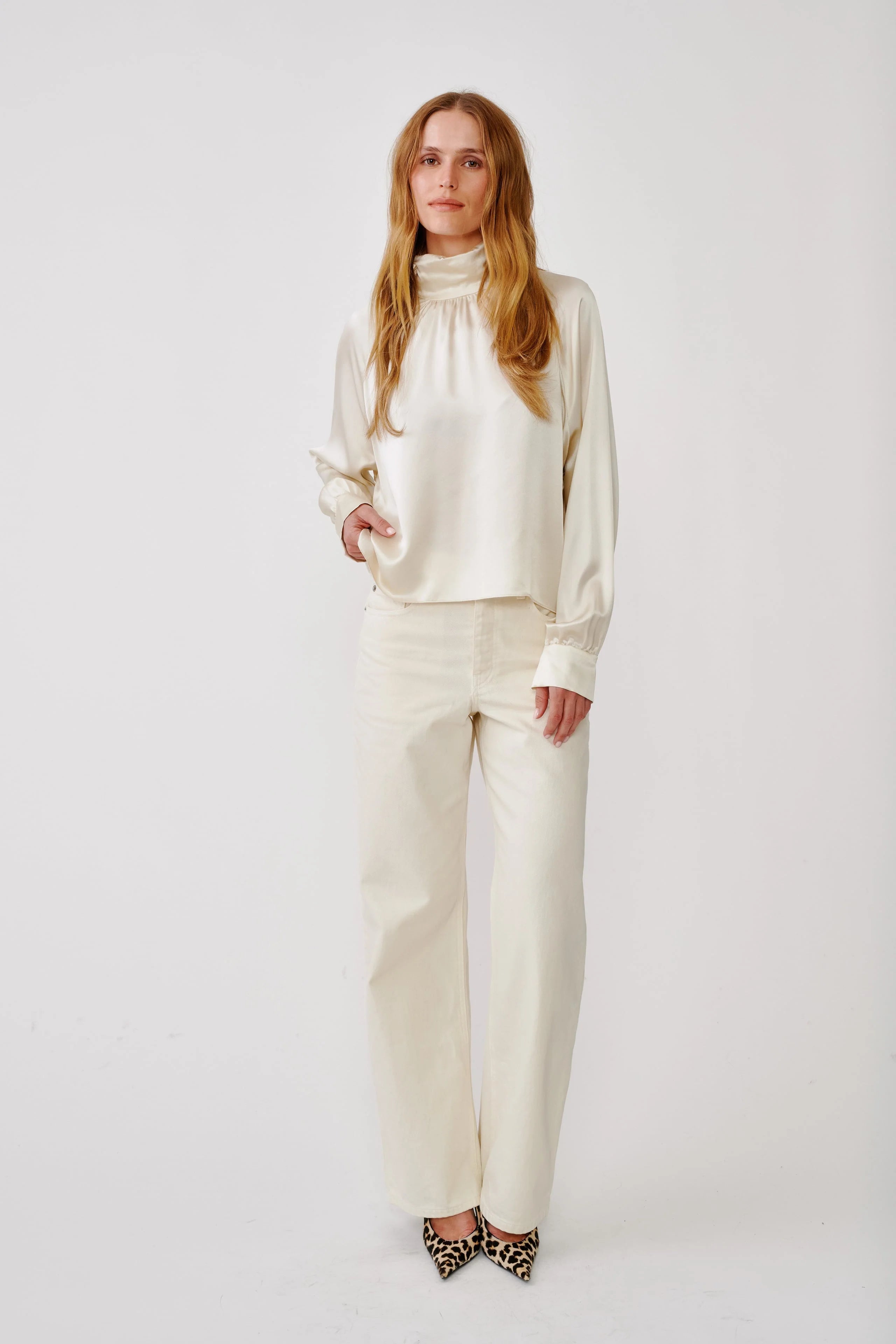 NADINE SLOUCHY SILK TURTLENECK TOP | GARDENIA