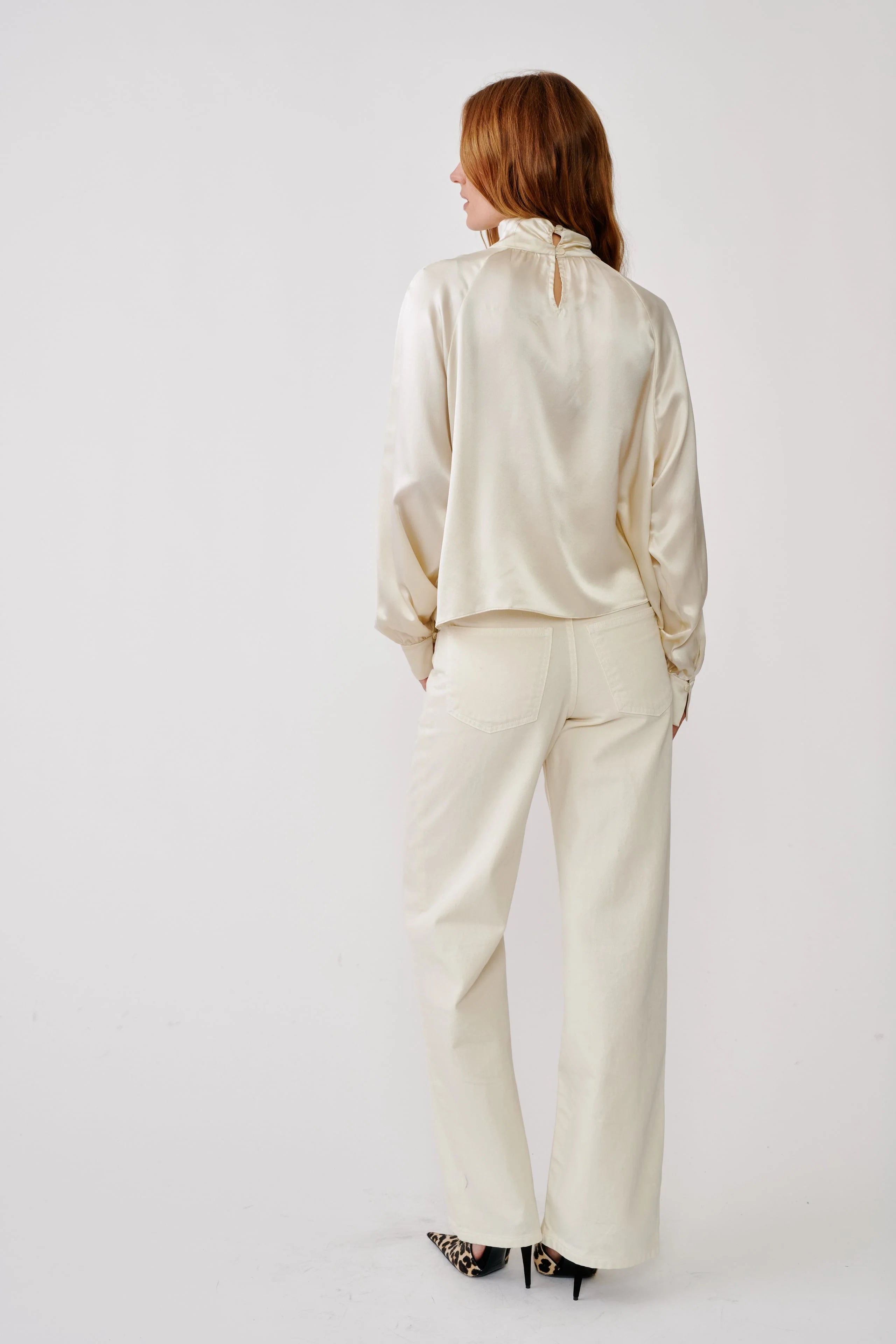NADINE SLOUCHY SILK TURTLENECK TOP | GARDENIA