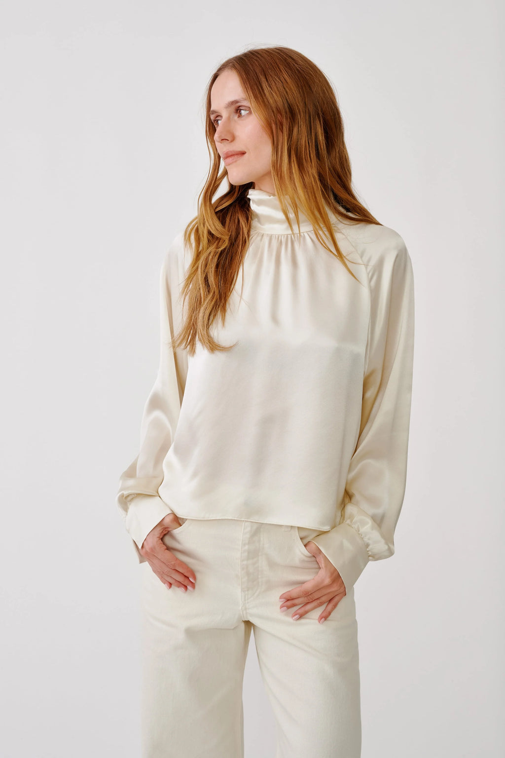 NADINE SLOUCHY SILK TURTLENECK TOP | GARDENIA