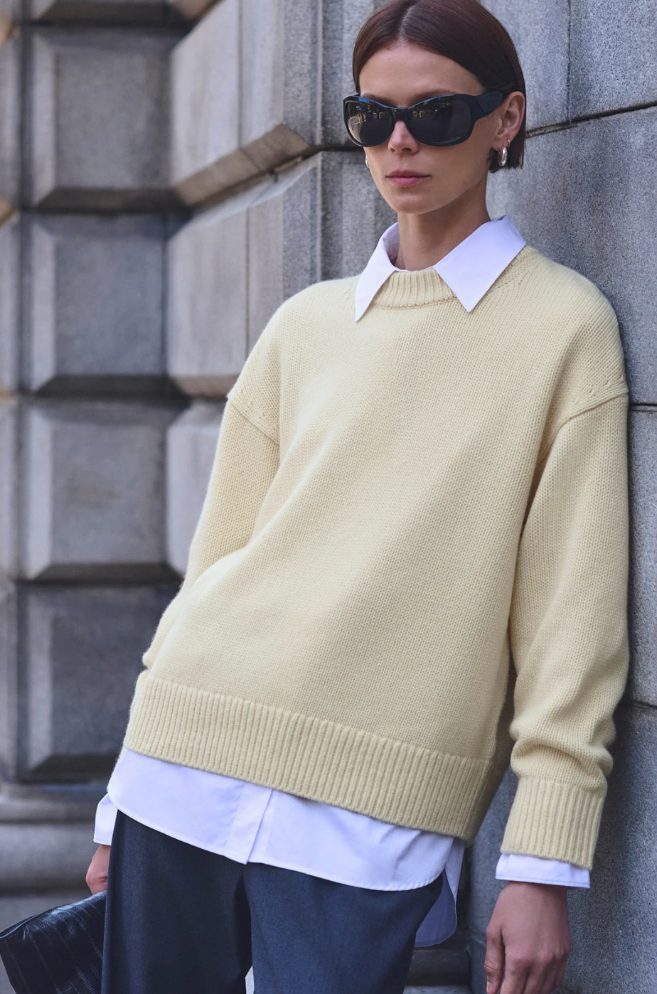 The Cashmere Signature Crew in Butter