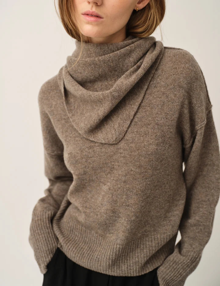Volmer Scarf in Brown